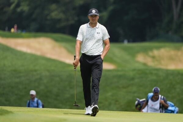 Charley Hoffman leads at renovated Colonial as Scottie Scheffler fails to break par