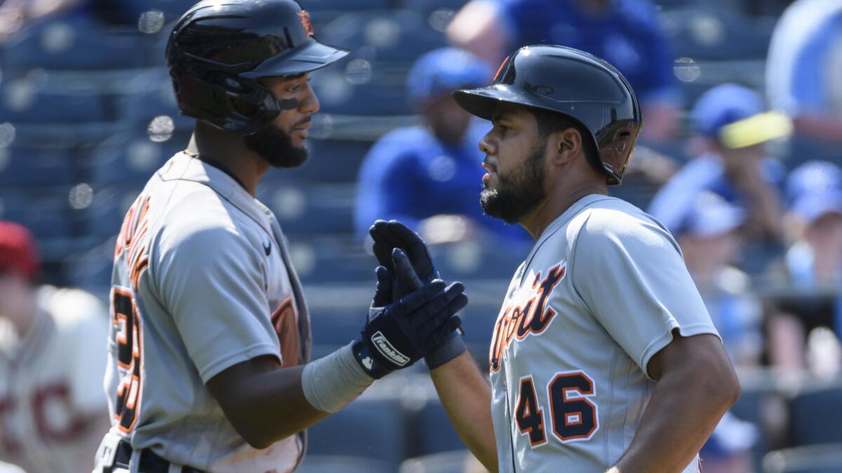 Castro HR, Tigers rally for sweep over skidding Royals