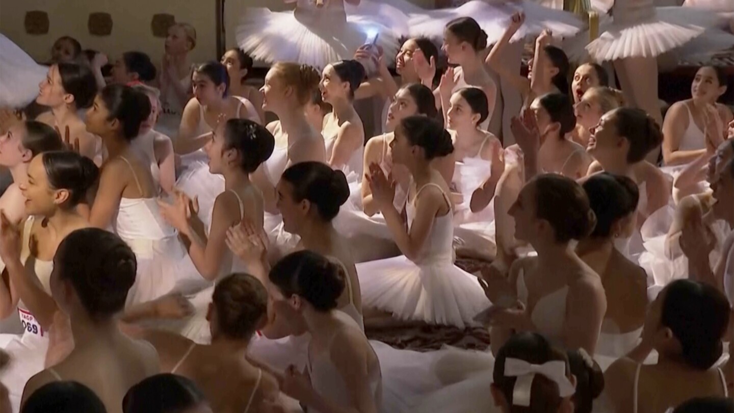 353 Ballerinas Set World Record for Dancing on Tiptoes in One Place at New York’s Plaza Hotel