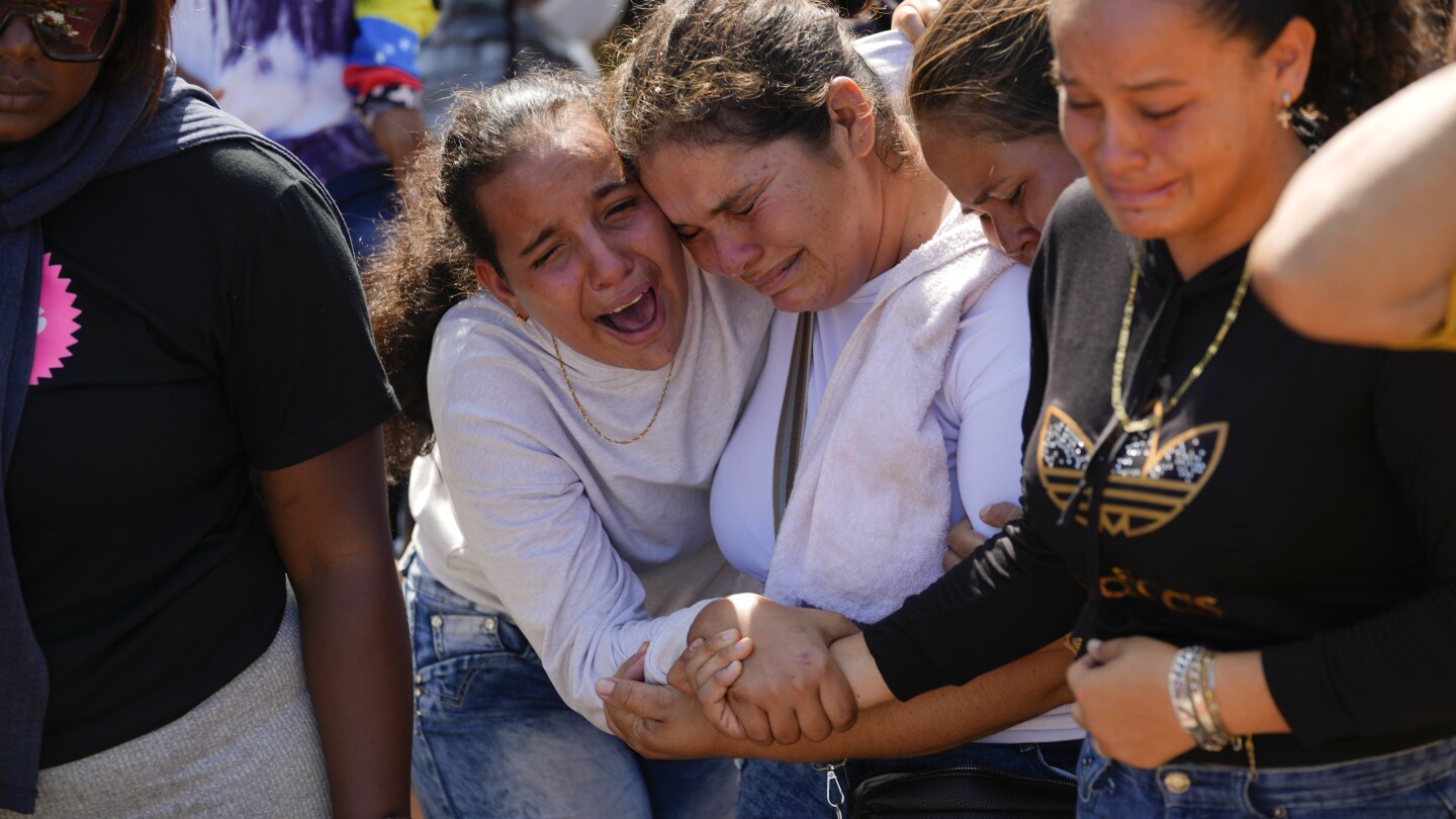 Семейства се сбогуваха с миньори, загинали при най-тежката минна авария във Венецуела от години