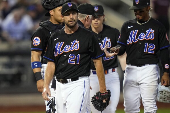 NY Mets looking for first win in the black jerseys this year