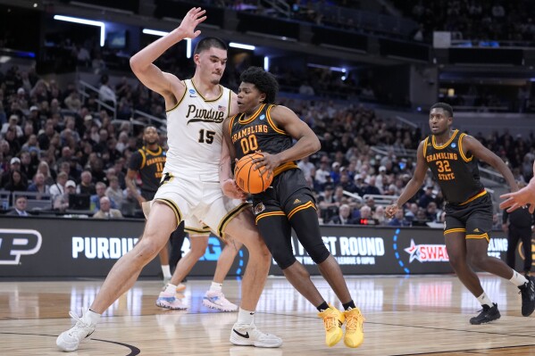 Zach Edey has first 30-20 March Madness game since 1995, No. 1 seed ...
