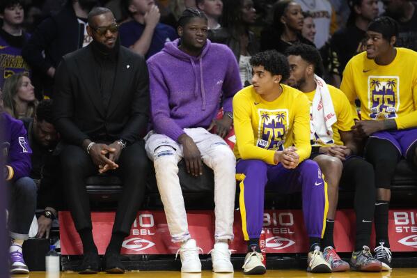 NBA Three Point Shot Lakers Crop Top - Purple