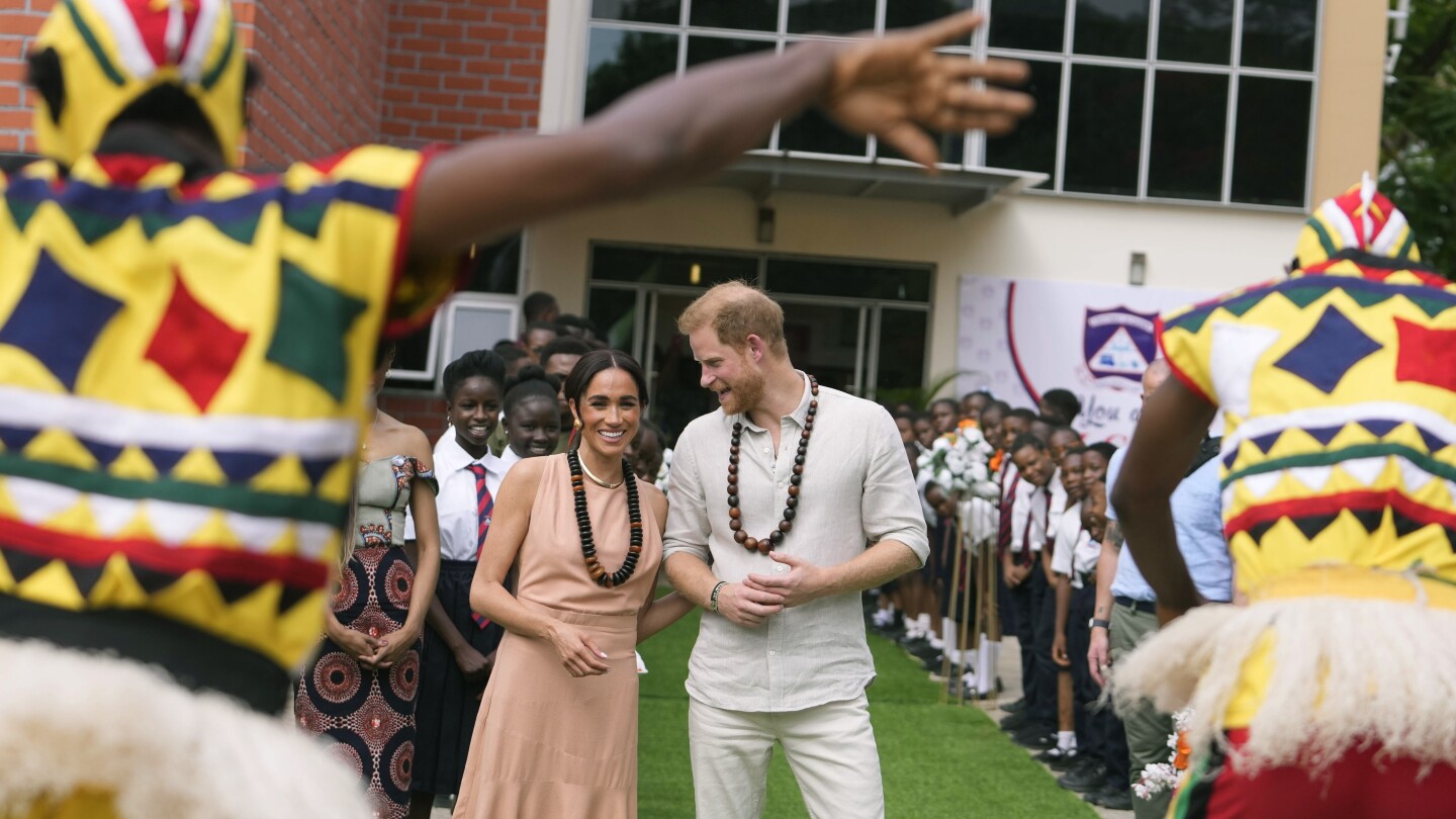 A játékot az oktatással keverve Harry herceg és Meghan Nigériába érkezik, hogy támogassák a mentális egészséget