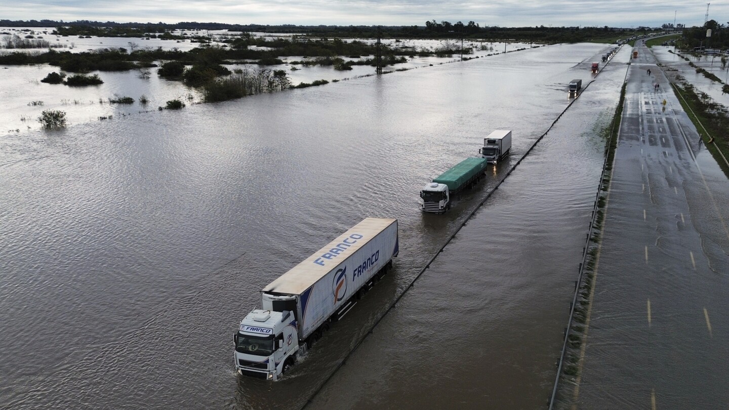 Heavy rainfall floods Argentine highways, forces evacuations