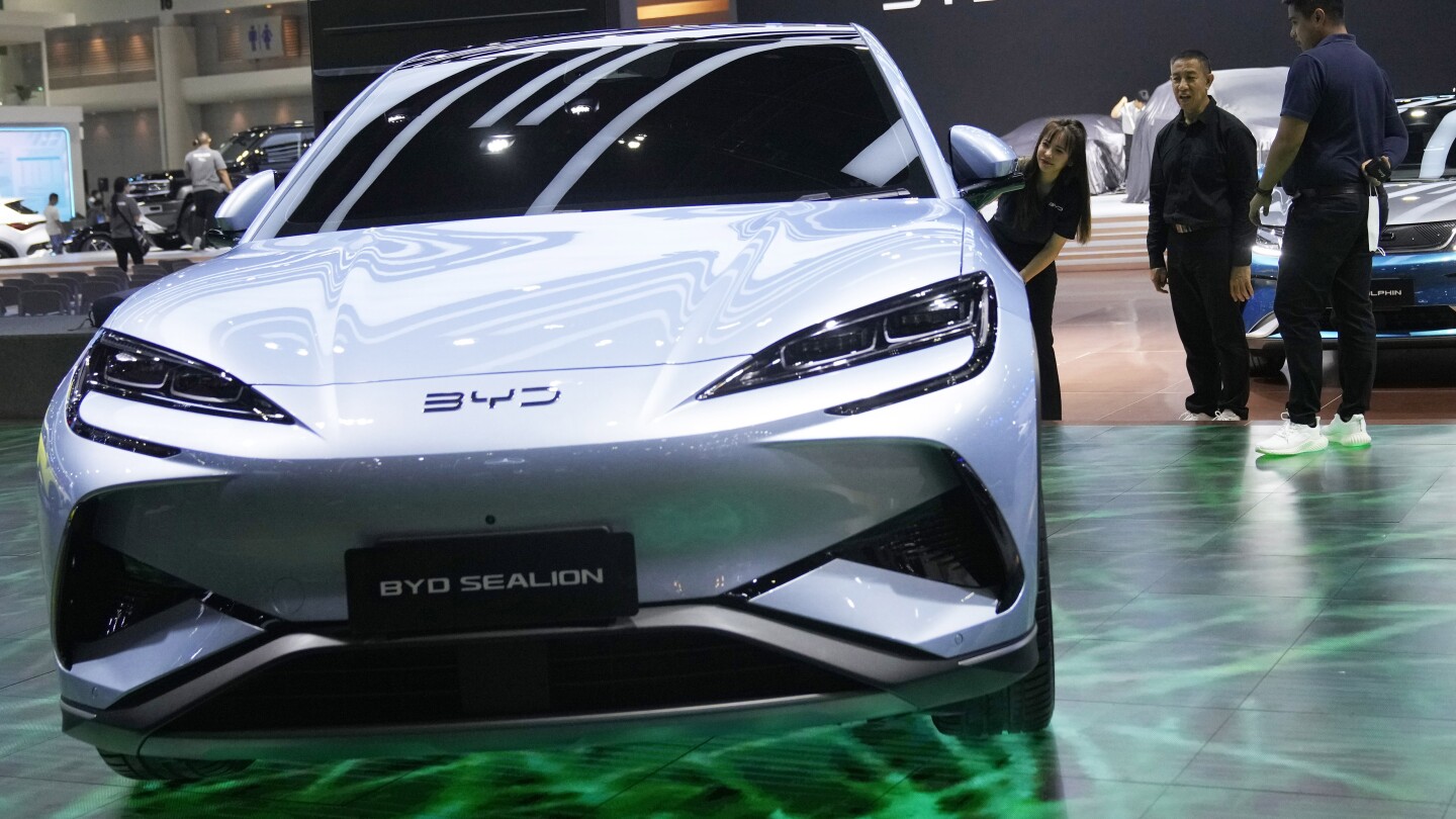 Китайските производители на електромобили предизвикват лидерите на пазара на автомобилното изложение в Банкок