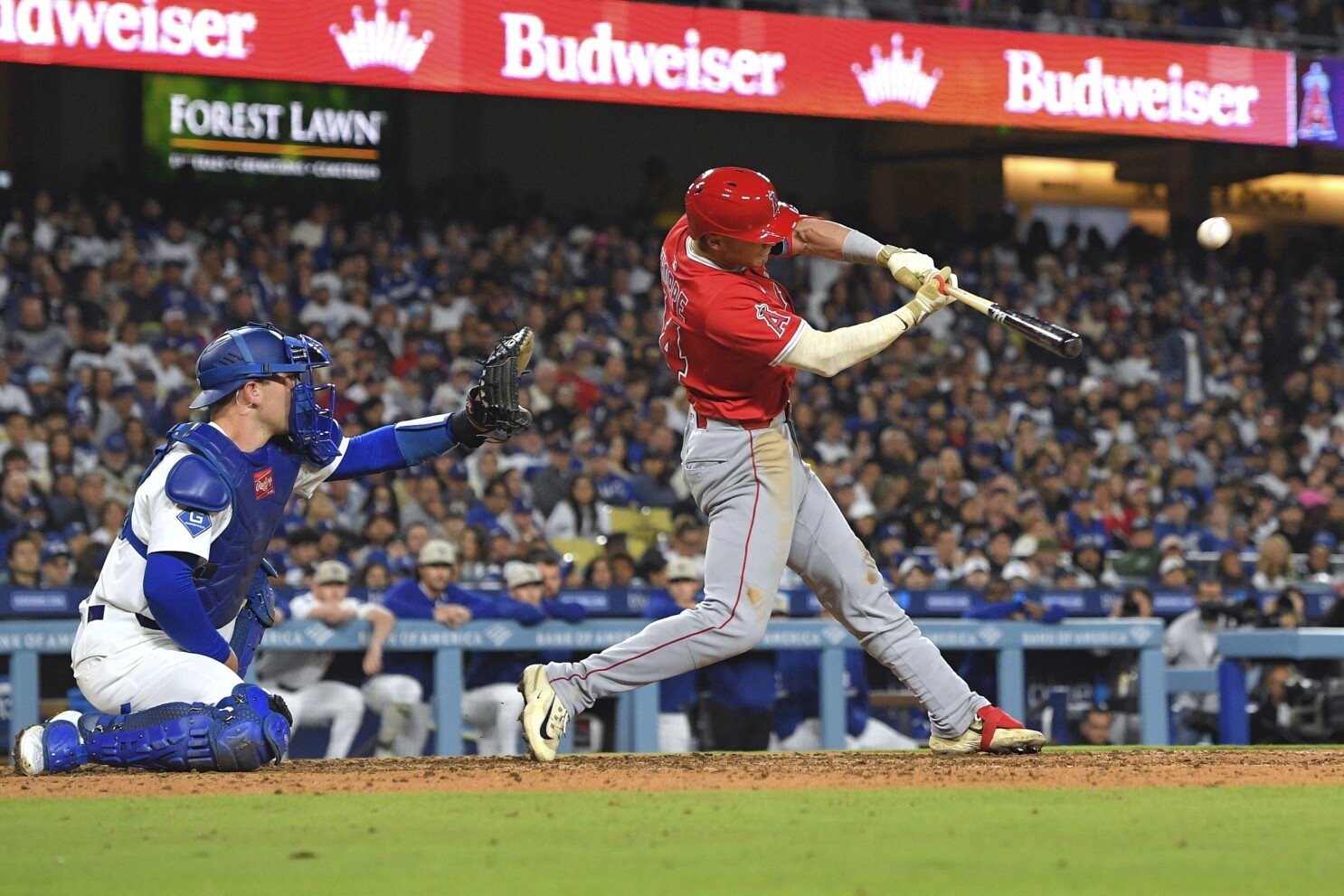 Angelinos arruinan debut de Kershaw en la campaña y se imponen 11-9 sobre Dodgers
