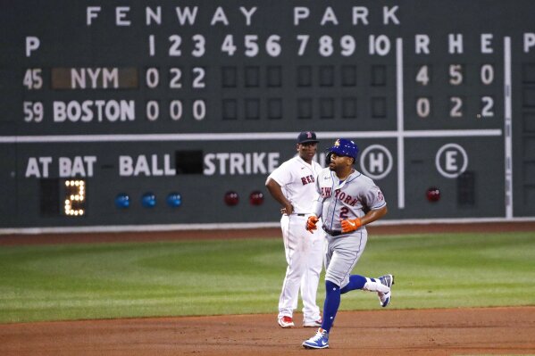 New York Mets' Dominic Smith (22) celebrates his solo home run