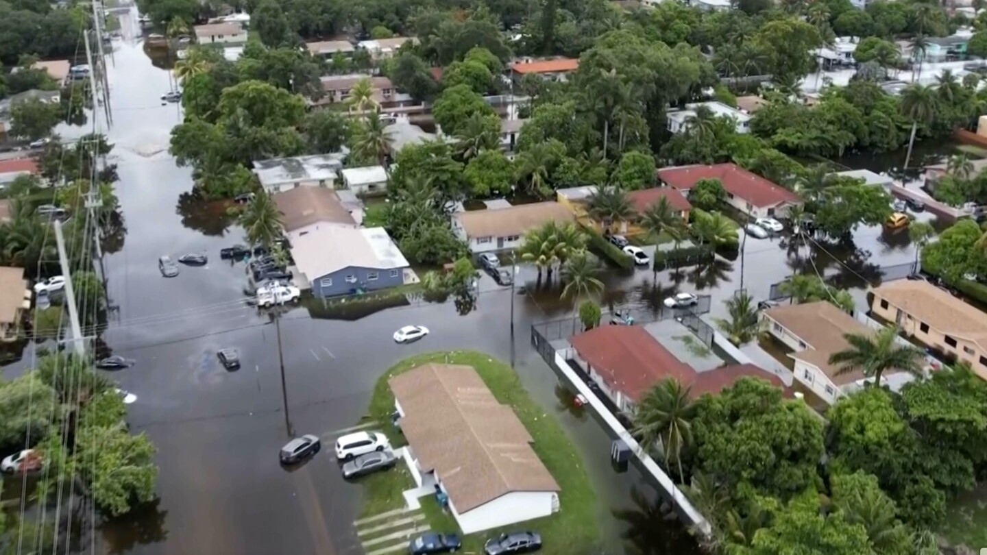 Тропическите дъждовни бури в Южна Флорида доведоха до закъснения на полети и улици, задръстени от закъсали автомобили