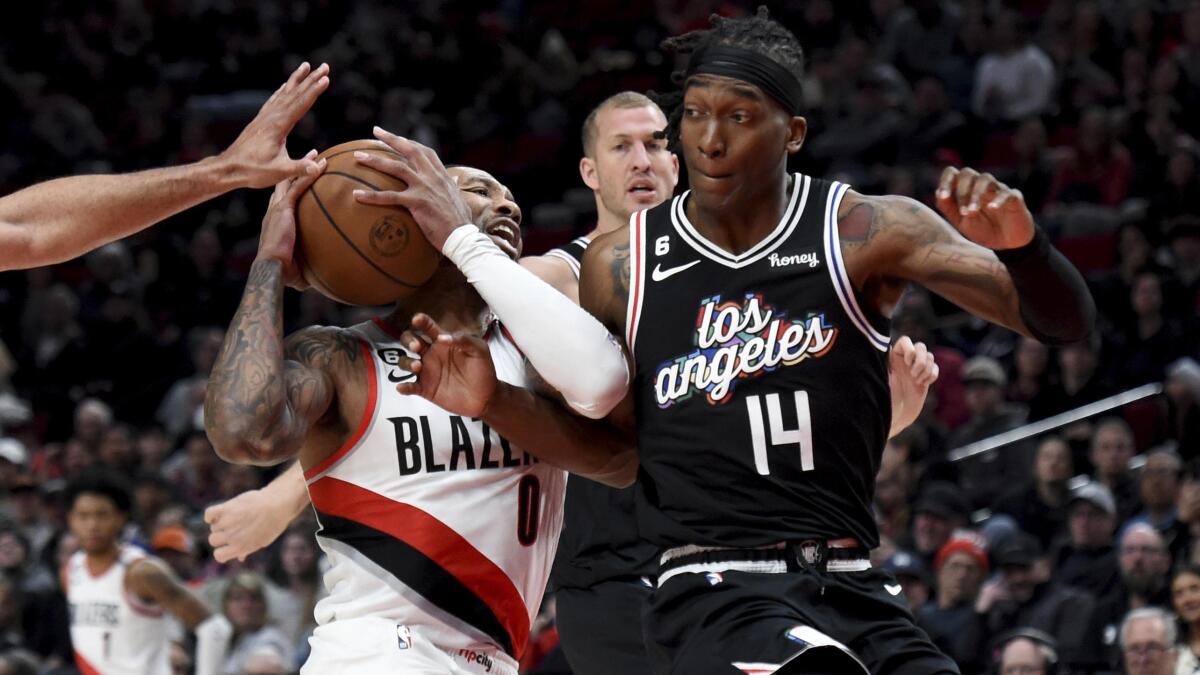 Kawhi Leonard scores 33 as Clippers hold off Bulls - Los Angeles Times