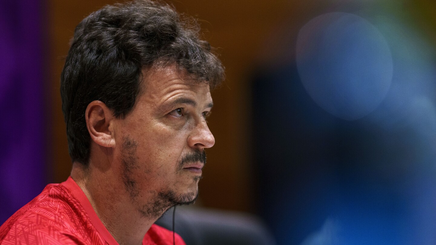 Треньорът на Бразилия Диниз е уволнен, твърди източник на АП. Доривал Жуниор от Сао Пауло може да го замени
