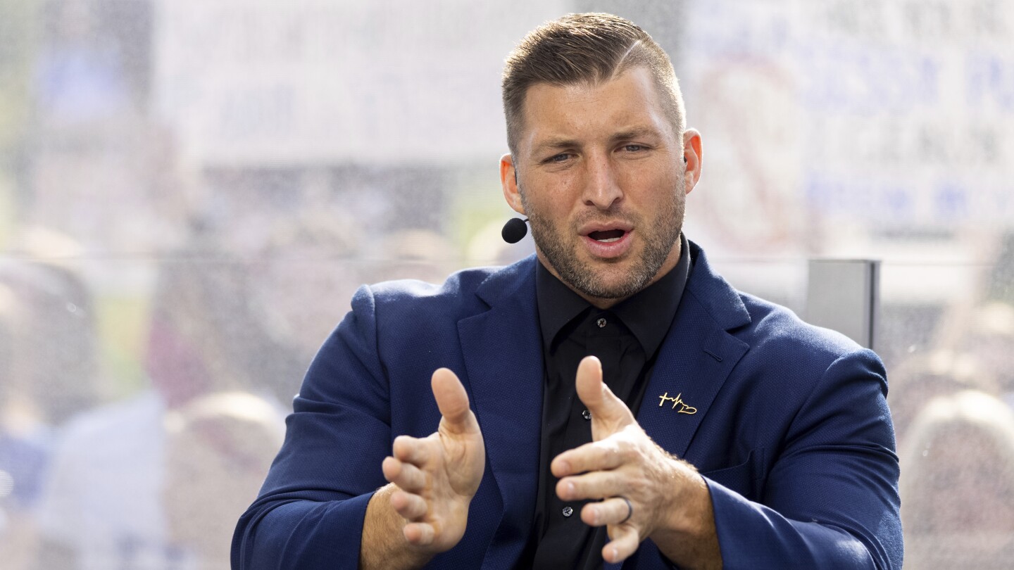 Former NFL quarterback Tim Tebow doubles down on hockey, with ECHL team in  Lake Tahoe