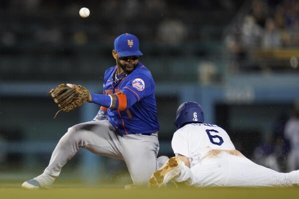 New York Mets Justin Turner runs to first base as he drives in 2 runs with  a single in the eighth inning against the Los Angeles Dodgers at Citi Field  in New