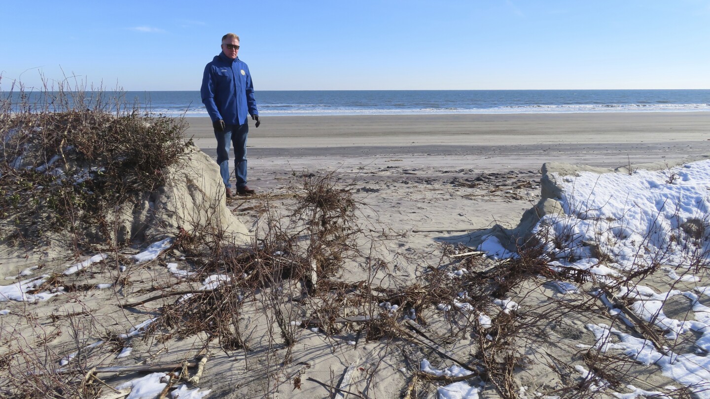 Помощ идва за град в Джърси Шор, който губи битката човек срещу природа на ерозиралите си плажове