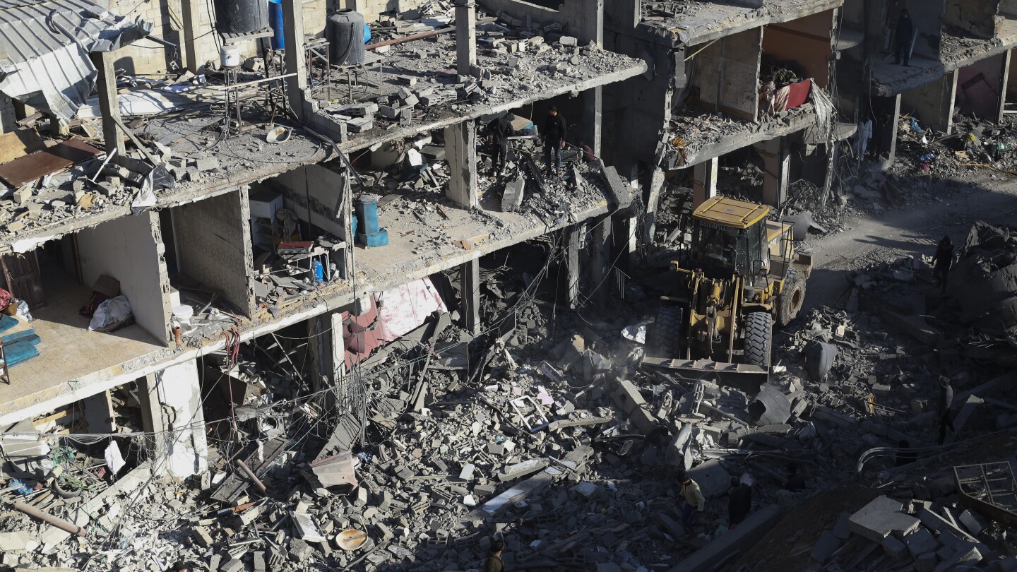 RAFAH Ивицата Газа AP — Израелските удари убиха най малко 48