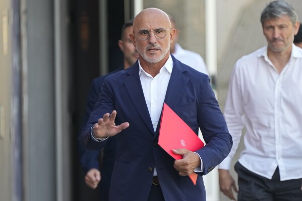 Spain's national soccer coach Luis de la Fuente arrives to give a press conference where he will announce the squad for the upcoming international Euro 2024 qualifying matches, in Las Rozas, Spain, Friday, Sept. 1, 2023. (AP Photo/Paul White)