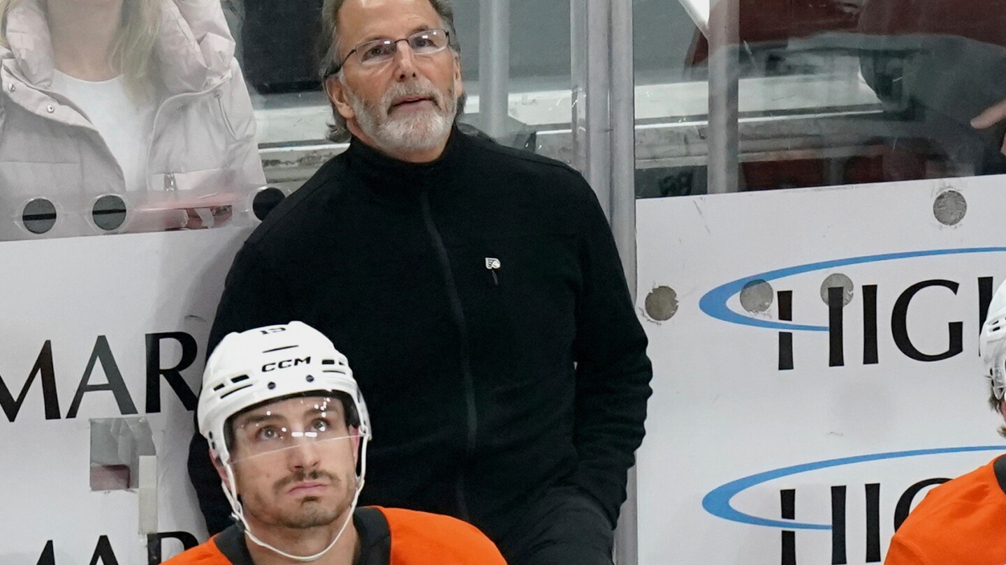Треньорът на Flyers Fire John Tortorella в средата на поредния загубен сезон 