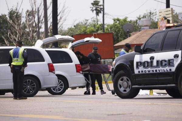 Texas crash: 8 dead after car collision involving suspected migrants