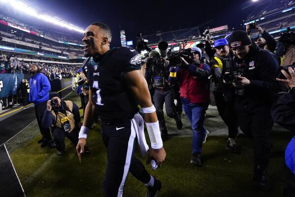 Hurts refuses day off after NFC East champ Eagles clinch bye