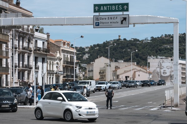 Police direct traffic during an electricity outage in Cannes, southern France, Saturday, May 24, 2025. (Photo by Lewis Joly/Invision/AP, File)