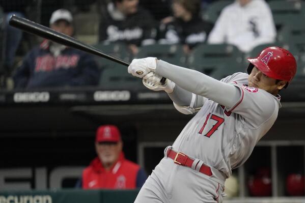 Mitch Moreland hits 2 home runs, Chris Bassitt earns AL-high 12th