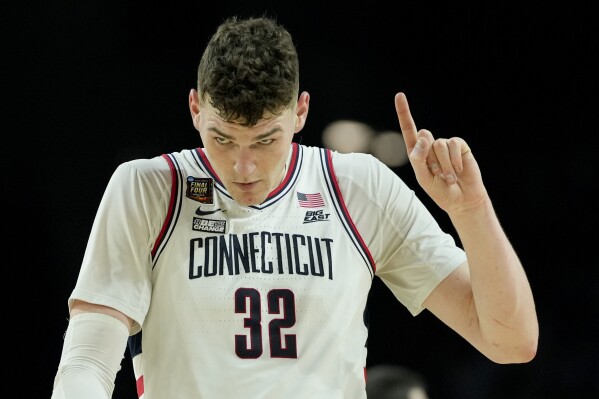 UConn center Donovan Clingan (32) celebrates after their win against Alabama in a NCAA college basketball game at the Final Four, Saturday, April 6, 2024, in Glendale, Ariz. (AP Photo/David J. Phillip)