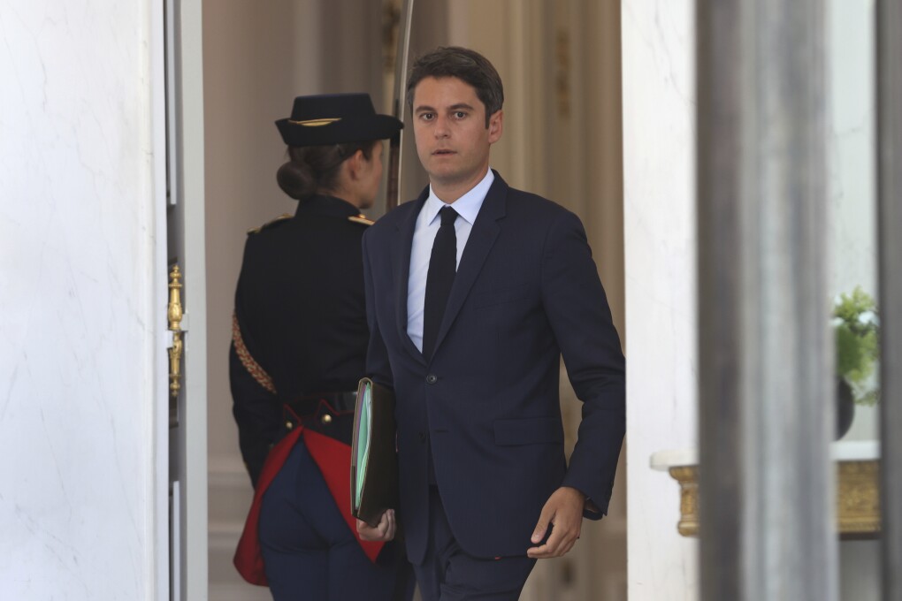 French Prime Minister Gabriel Attal leaves the weekly cabinet meeting, Tuesday, July 16, 2024 in Paris. (ĢӰԺ Photo/Aurelien Morissard)