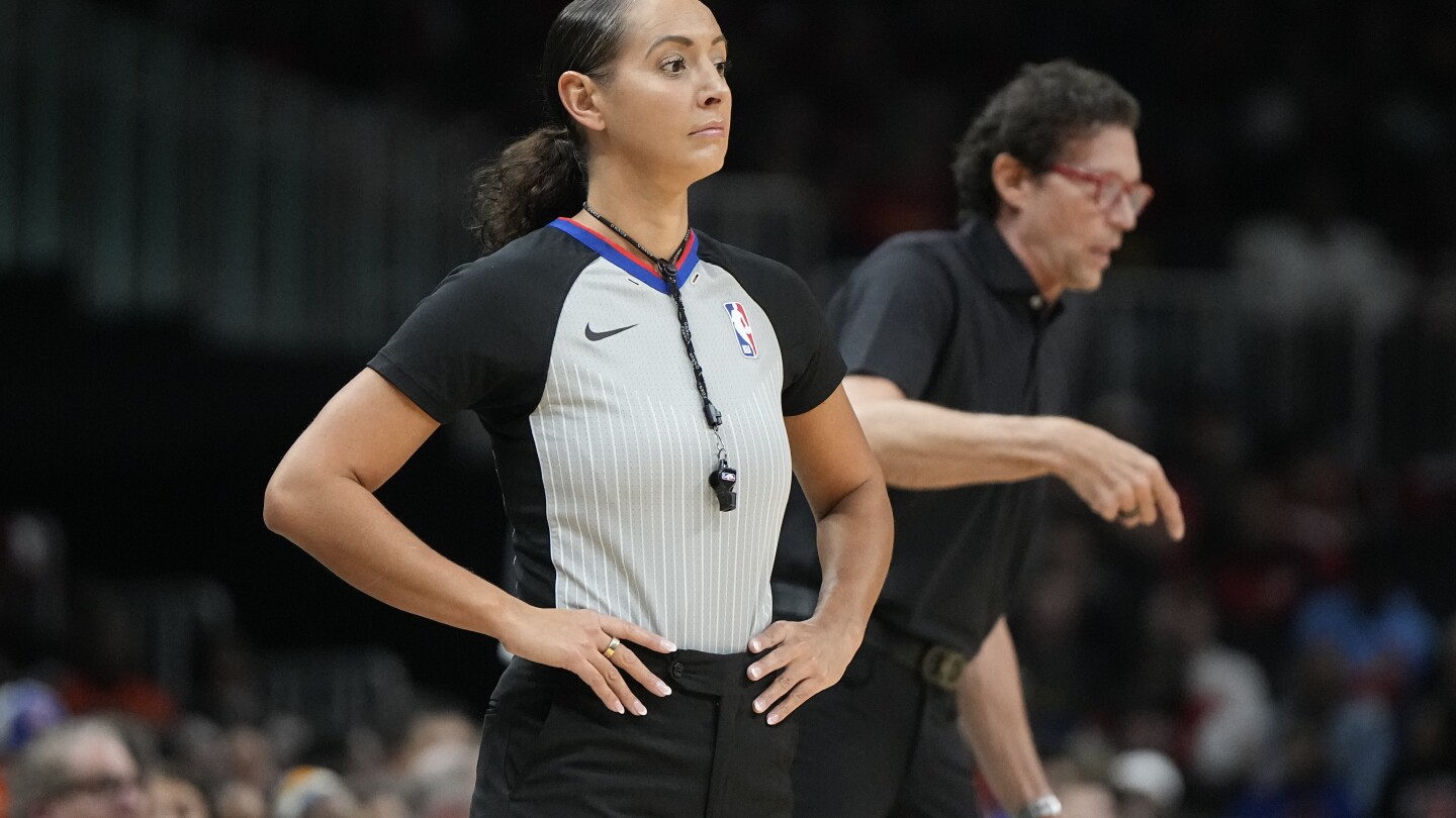Мойер-Глайх е избрана за съдийския списък на плейофите на НБА, 1-ва жена в тази роля от 2012 г.