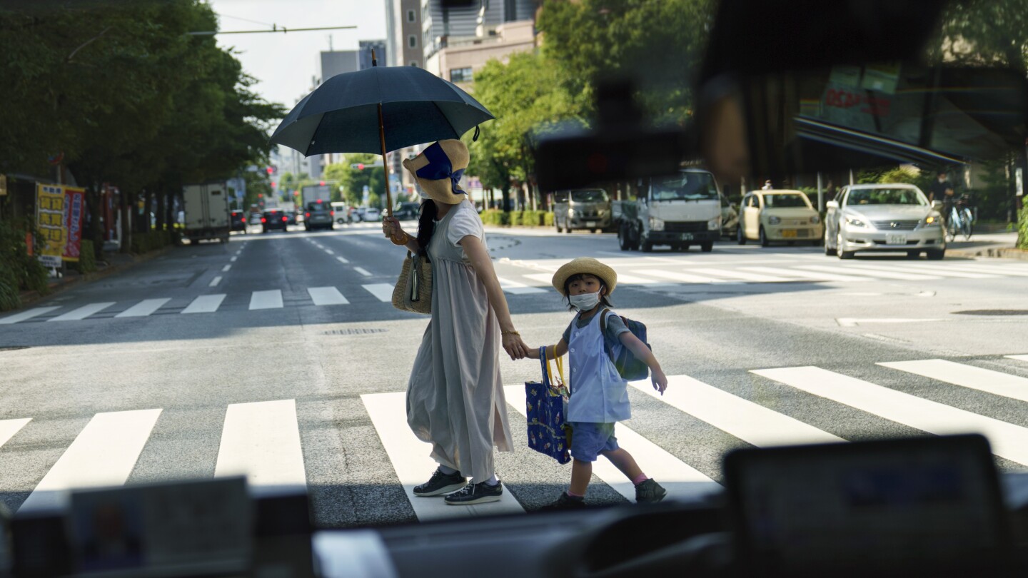 婚姻数も減少し、日本の出生率は歴史的低水準に低下