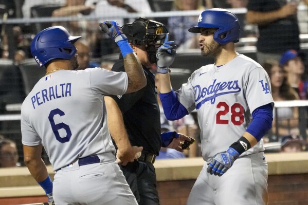 Dodgers News: Watch Jason Heyward Snap His Bat in Half After