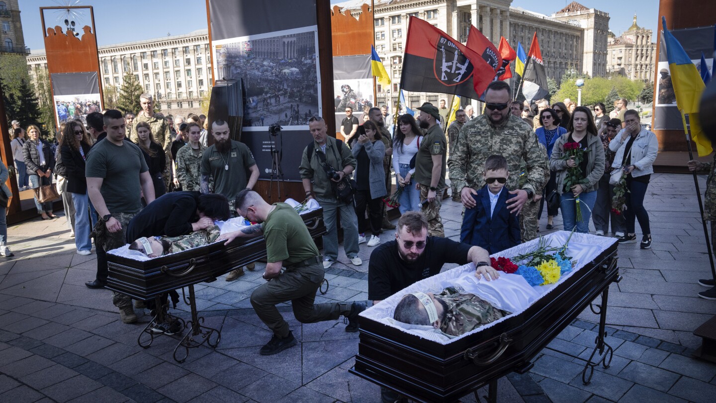 КИЕВ, Украйна (AP) — Експлозия, причинена от предполагаема атака с
