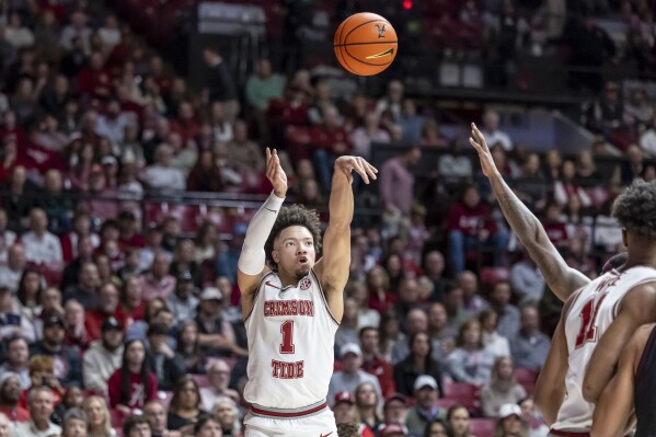 Alabama guard Mark Sears (1) hits a 3-point shot against Texas A&M during the first half of an NCAA college basketball game, Saturday, Feb. 17, 2024, in Tuscaloosa, Ala. (APPhoto/Vasha Hunt)