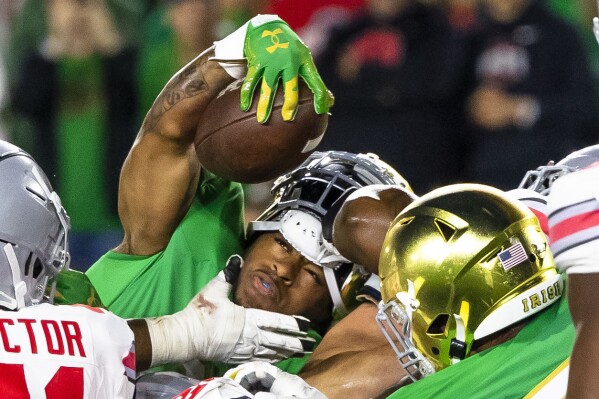 Frustrated Fighting Irish lament miscues that led to late loss against  Buckeyes