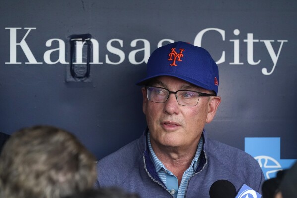 KC Royals owner shares his expectations for the team in 2023