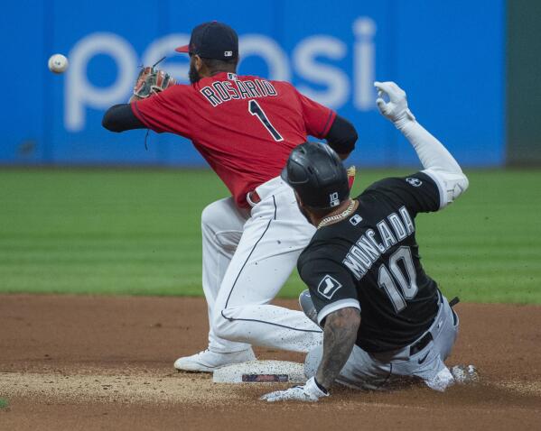 White Sox pour it on Indians in 6 innings