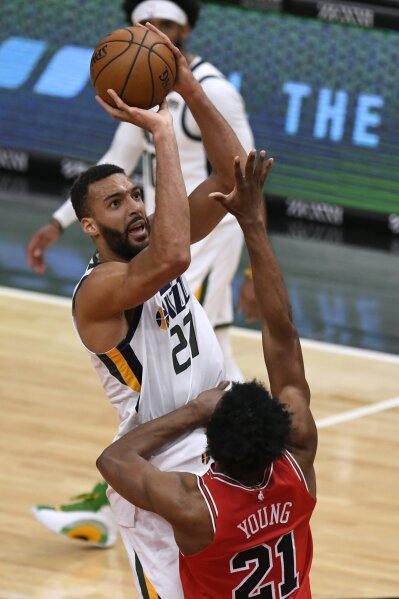 Derrick Favors seeks to return to the NBA with the Chicago Bulls