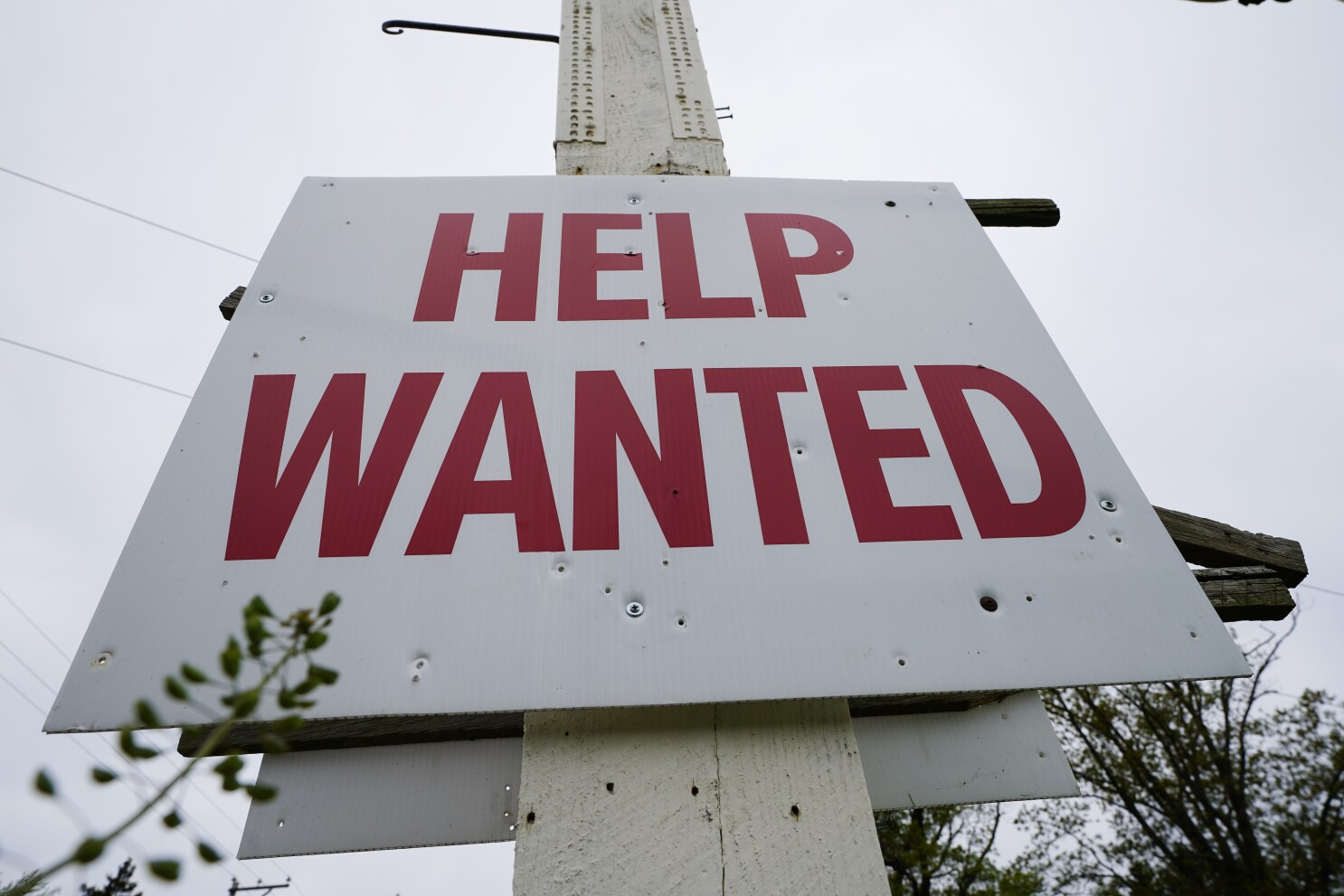 The number of Americans filing for jobless claims jumps last week, but remains at healthy levels