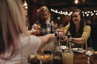 sin alcohol vez más entre jóvenes | AP News
