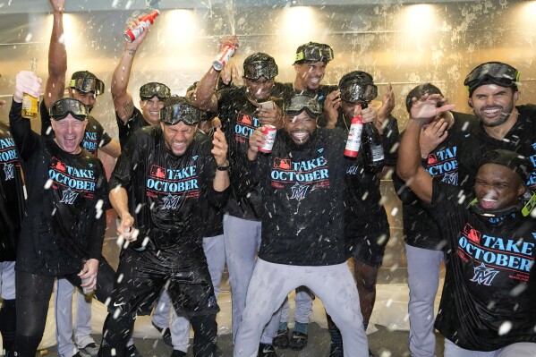 Marlins, D-Backs, Rangers, Astros, Blue Jays all clinch playoff berths on  next-to-last day