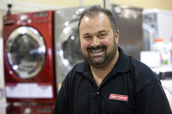 Frank Fritz, of 'American Pickers,' dies at 60 | AP News