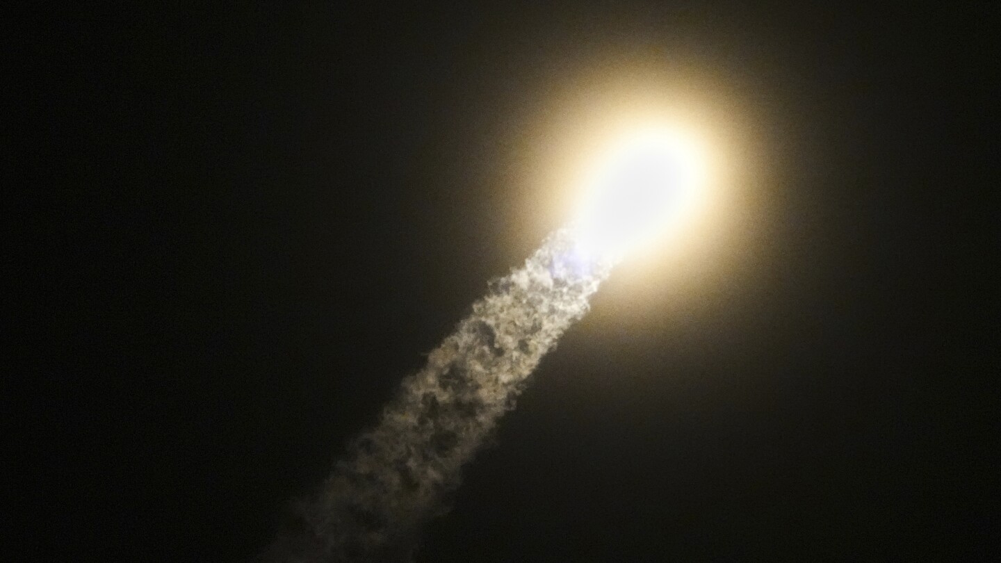 Inversionista de Bitcoin compra vuelo completo de SpaceX para aventura polar