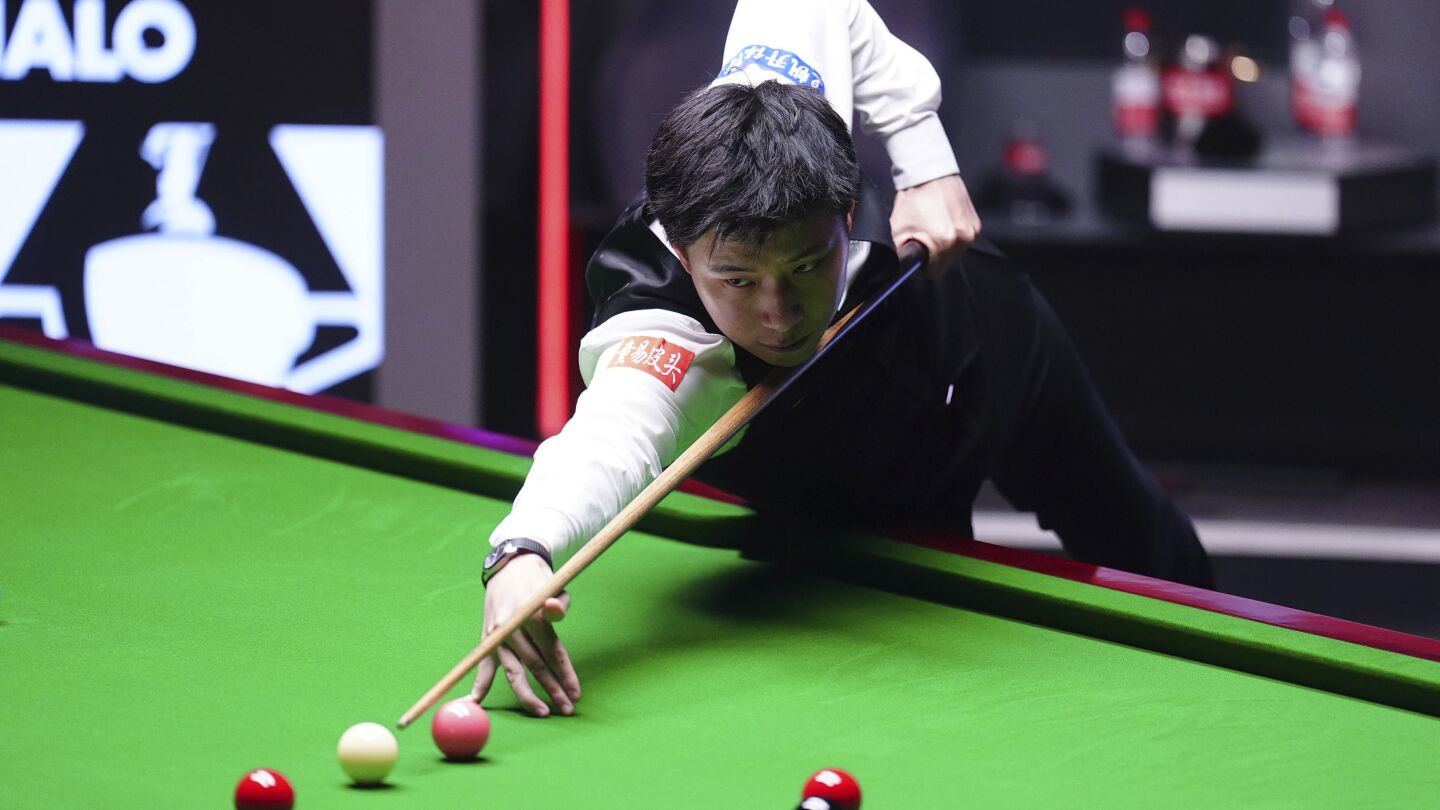China's Zhao Xintong 7-1 up against Mark Williams in final of snooker worlds