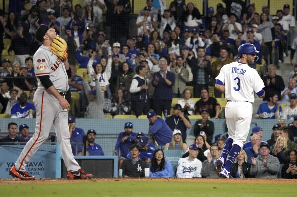 Dodgers capitalize on Giants' physical and mental blunders to win 7-2