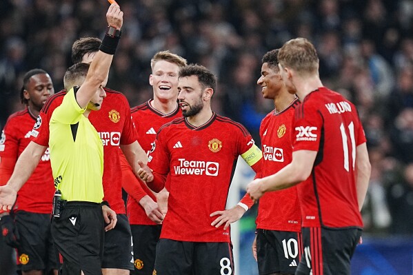 Manchester United's Marcus Rashford, second right, receives a red cart by referee Donatas Rumsas during the Champions League Group A soccer match between FC Copenhagen and Manchester United in Copenhagen, Denmark, Wednesday, Nov. 8, 2023. (Liselotte Sabroe/Ritzau Scanpix via AP)