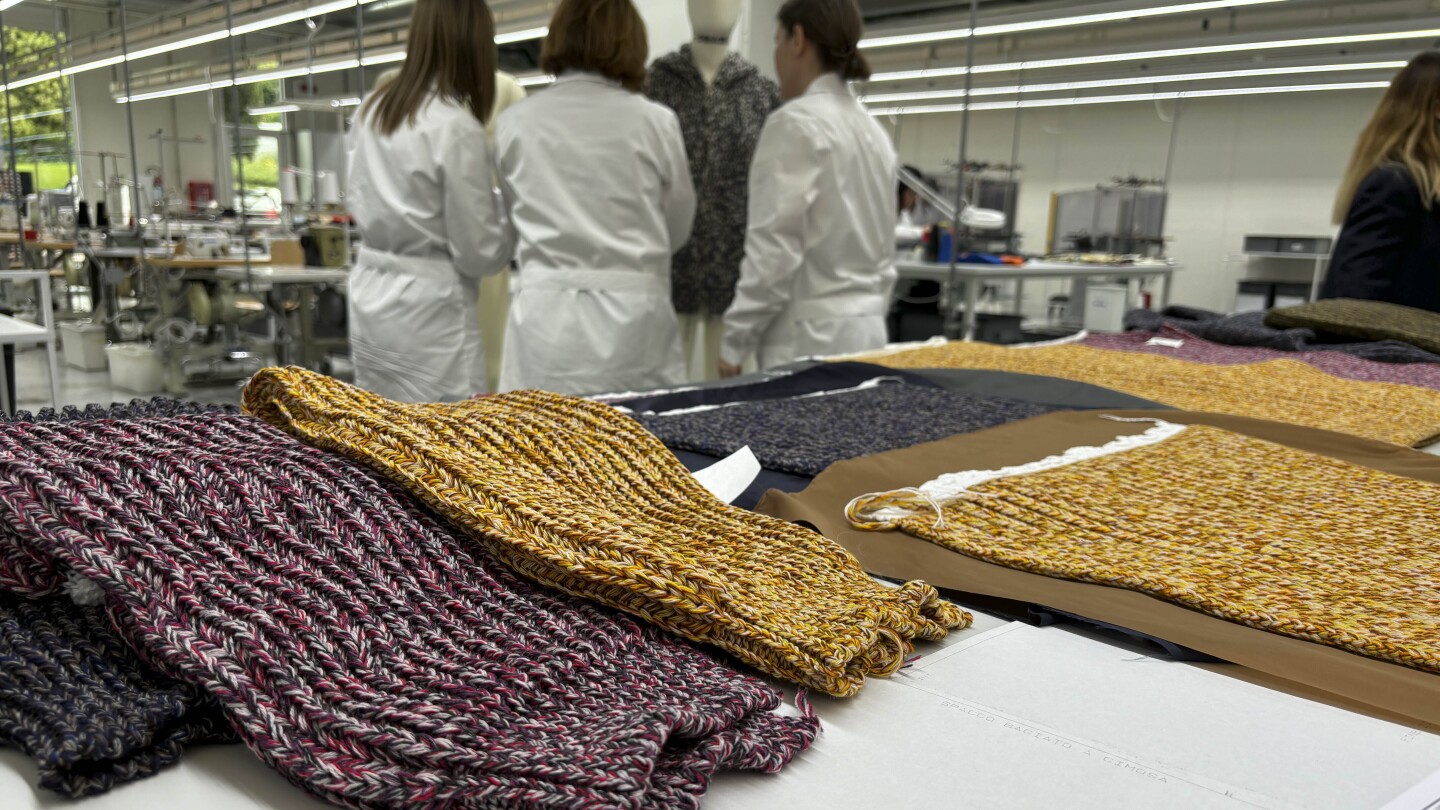ТОРДЖИАНО Италия AP — Prada Group разширява производствения си отпечатък