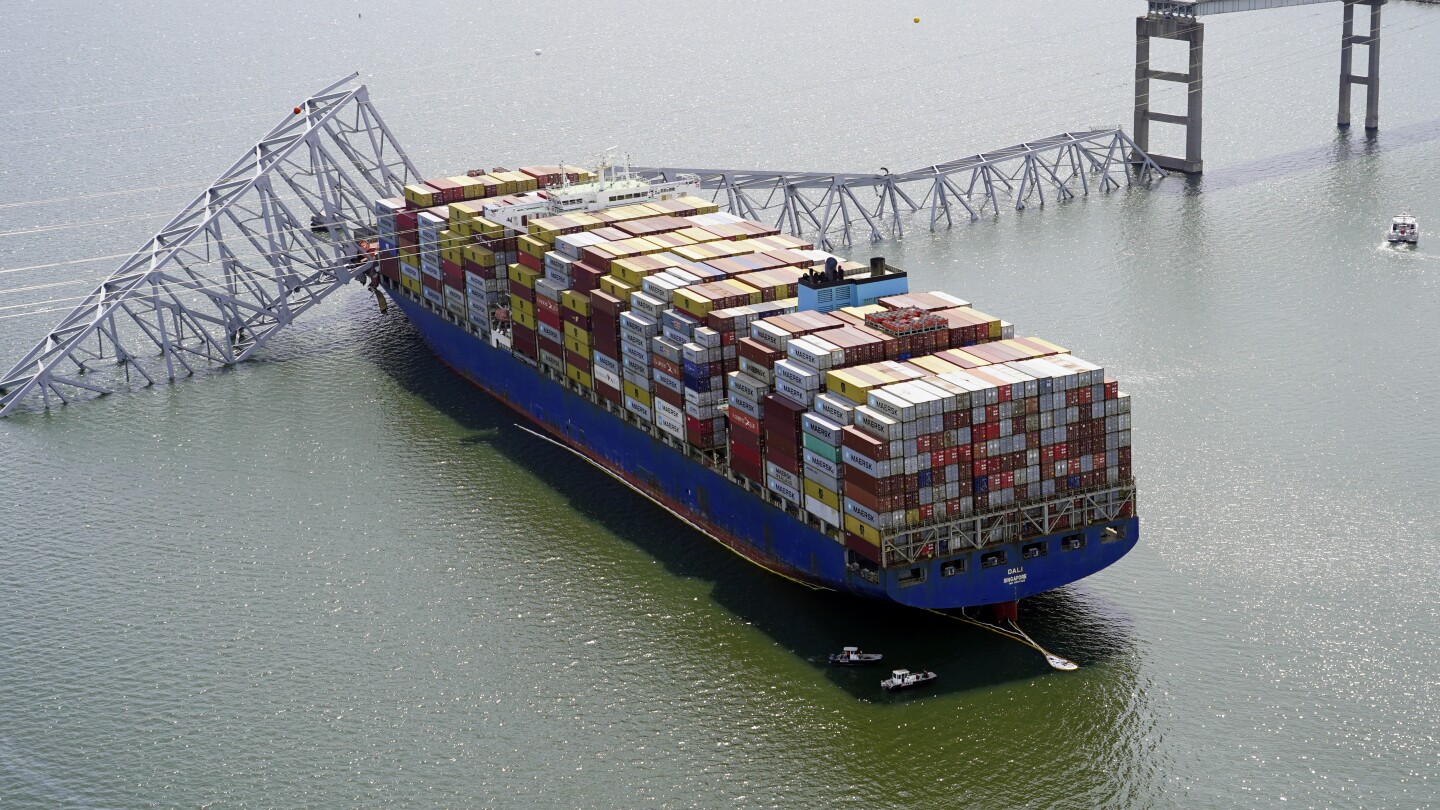 Когато 900 футов контейнеровоз удари моста Сан Франциско–Оукланд Бей през 2007