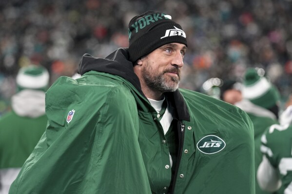 Jets' Aaron Rodgers becomes the NFL's 5th player to throw 500 regular-season TD passes | AP News