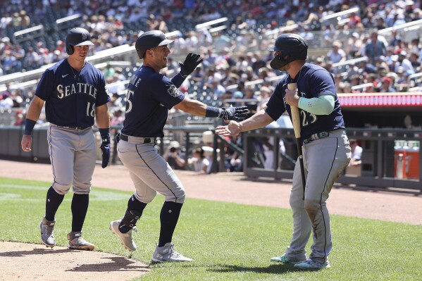 Twins beat Mets 8-4 as Kyle Farmer leads barrage of 2-out RBIs