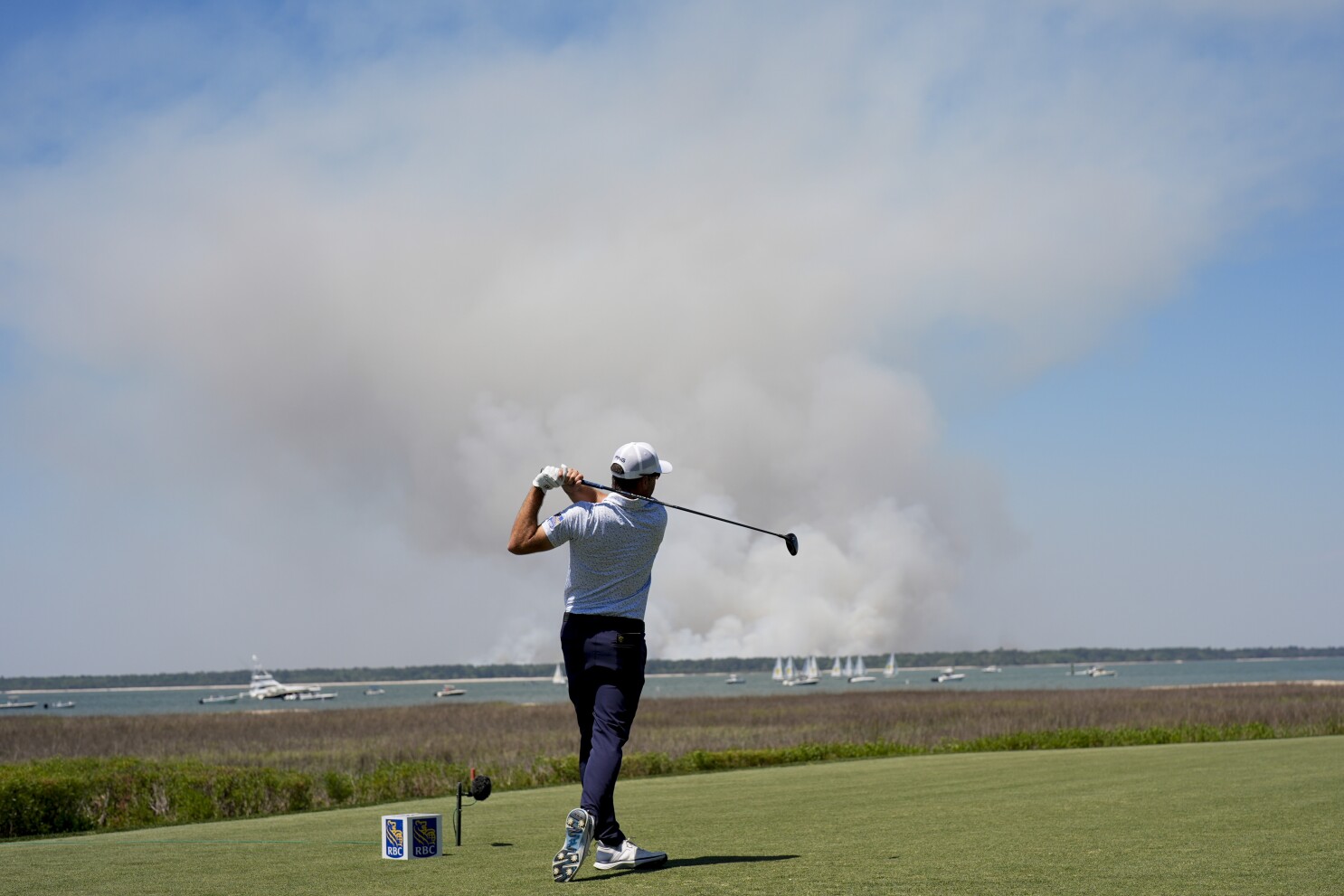 Justin Thomas makes 11 birdies for a 61 to take the lead at Harbour Town