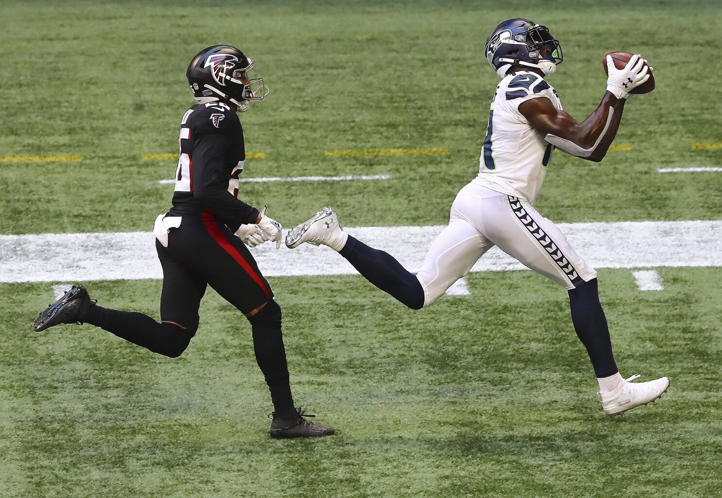 Atlanta Falcons' Jamal Anderson runs in the first quarter of Super